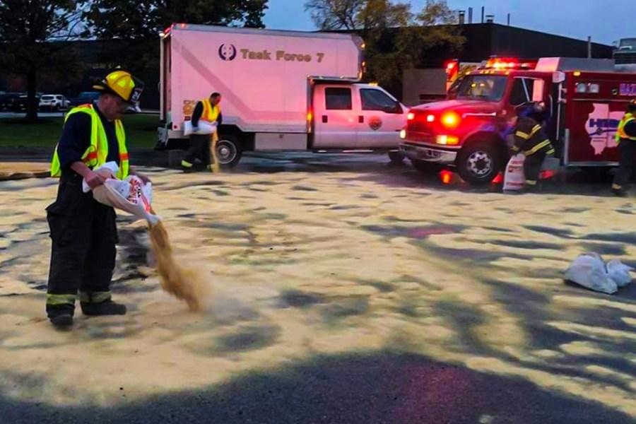 Picture of Spill Tackle 2lb - 5lb Bag Granular Absorbent