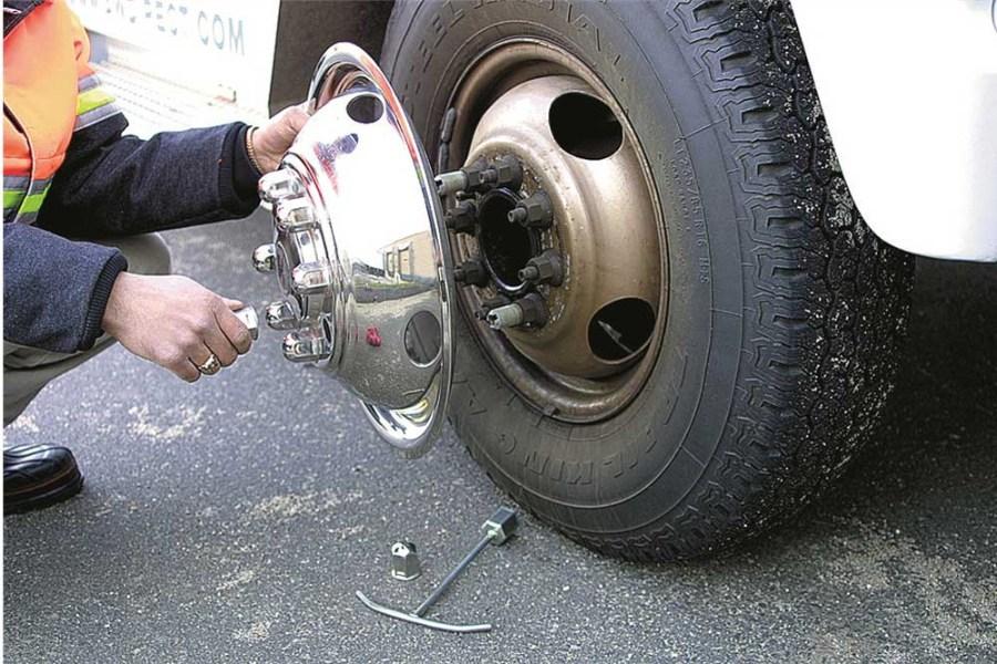 Picture of Phoenix 16" Wheel Simulator, Stainless Steel - F350 2003 to 2004