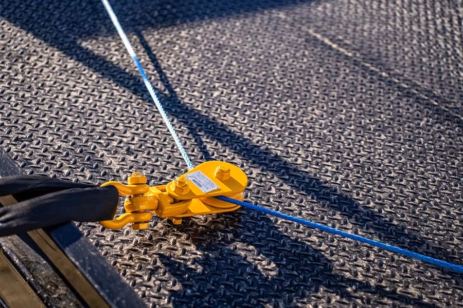 Picture of SafeAll Snatch Block with Swivel Shackle