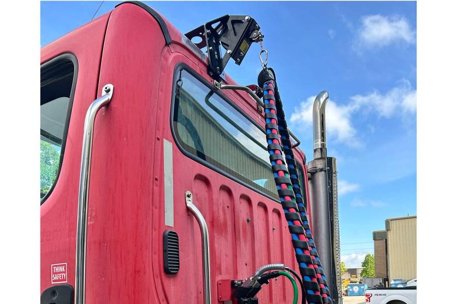 Picture of EZ Claw Versa Short Mount Line Saver Kit w/ Freightliner M2 Adapter Bracket