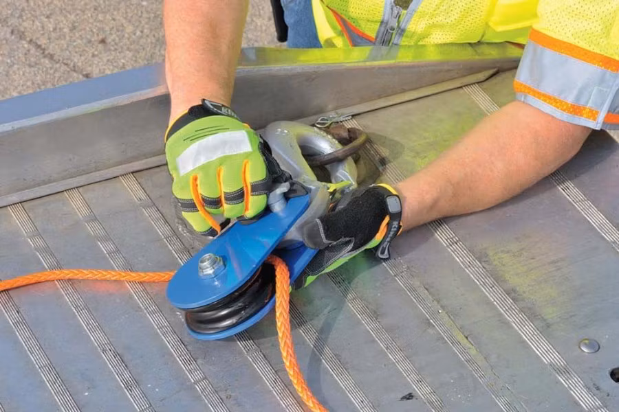 Picture of Yoke Snatch Blocks w/Swivel Hooks, 8", 15 Ton