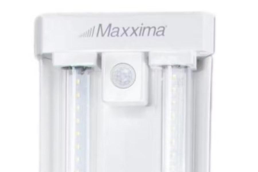 Picture of Maxxima 4 FT. LED Motion Sensor Shop Light, Linkable, Clear Lens 5000K
Daylight, 4600 Lumens
