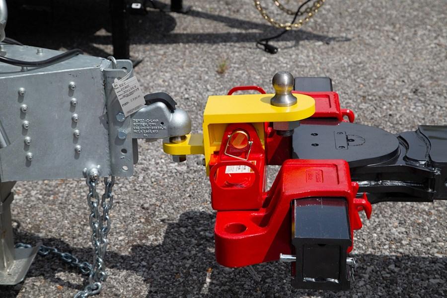 Picture of Miller Industries Gooseneck 5th Wheel/Pintle Attachment