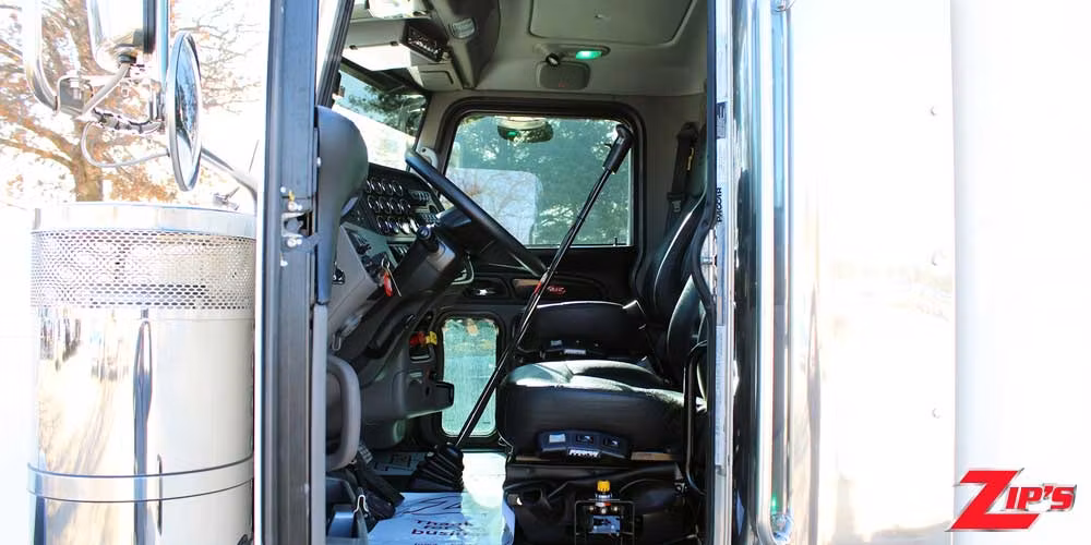 Picture of 2022 Peterbilt 389 Road Tractor with 48" Sleeper, 23210