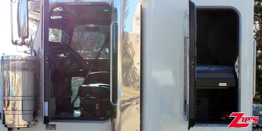 Picture of 2022 Peterbilt 389 Road Tractor with 48" Sleeper, 23210