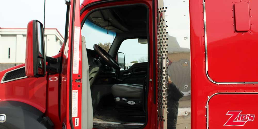 Picture of 2016 Kenworth T880 with 44" Sleeper Road Tractor, 23169