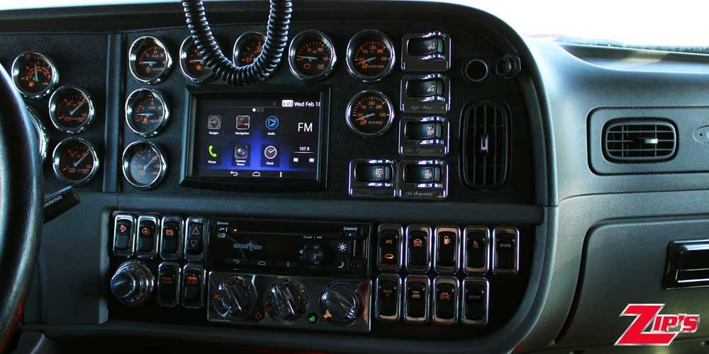 Picture of 2021 Peterbilt 389 Road Tractor w/64" Sleeper, 23214