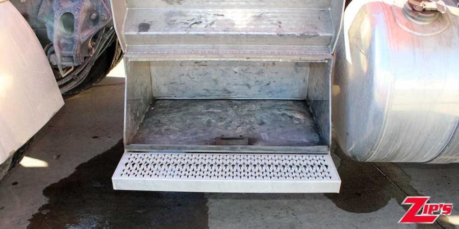 Picture of 2021 Peterbilt 389 Road Tractor w/64" Sleeper, 23214