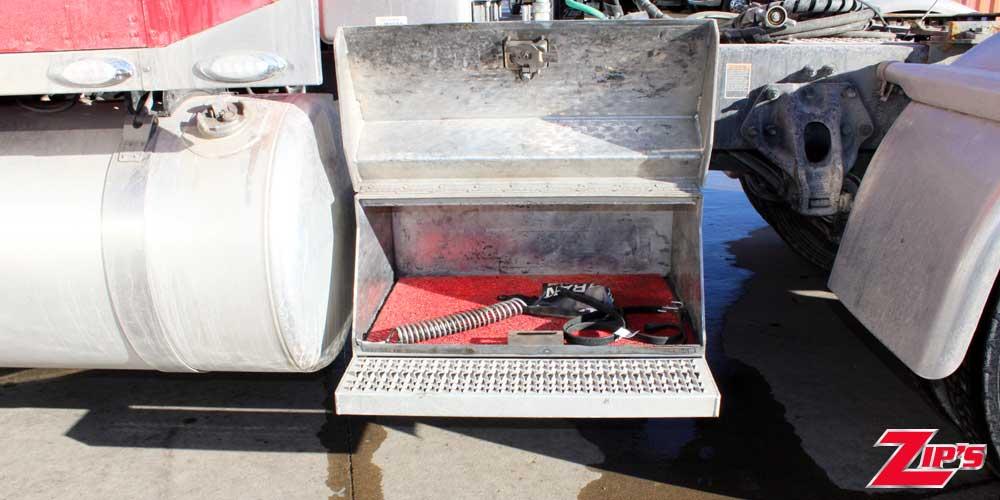 Picture of 2021 Peterbilt 389 Road Tractor w/64" Sleeper, 23214