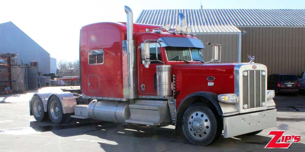 Picture of 2021 Peterbilt 389 Road Tractor w/64" Sleeper, 23214