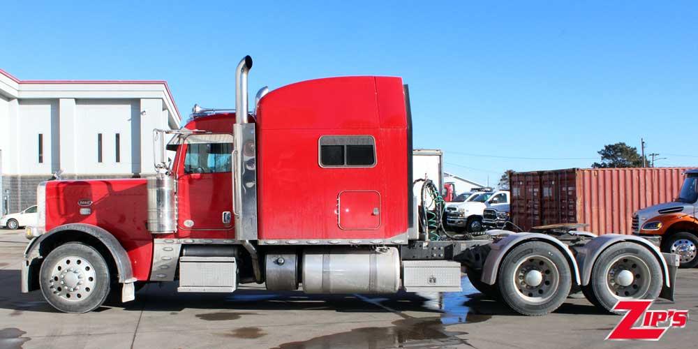 Picture of 2021 Peterbilt 389 Road Tractor w/64" Sleeper, 23214