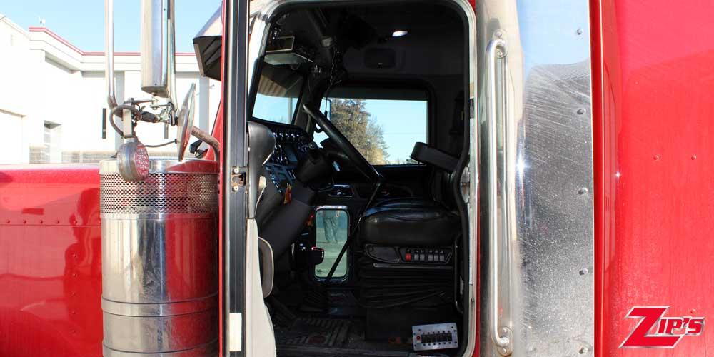 Picture of 2021 Peterbilt 389 Road Tractor w/64" Sleeper, 23214