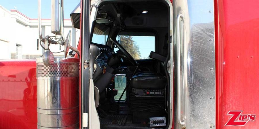 Picture of 2021 Peterbilt 389 Road Tractor w/64" Sleeper, 23214