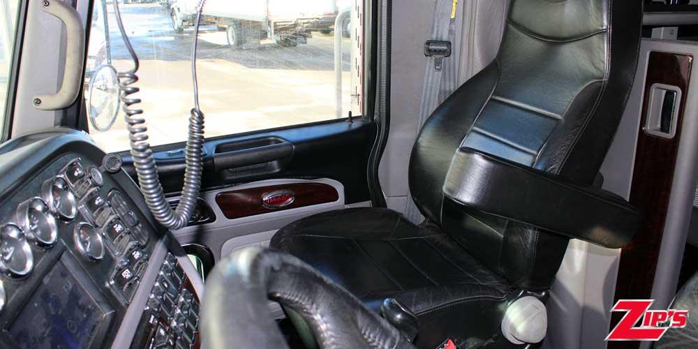 Picture of 2021 Peterbilt 389 Road Tractor w/64" Sleeper, 23214