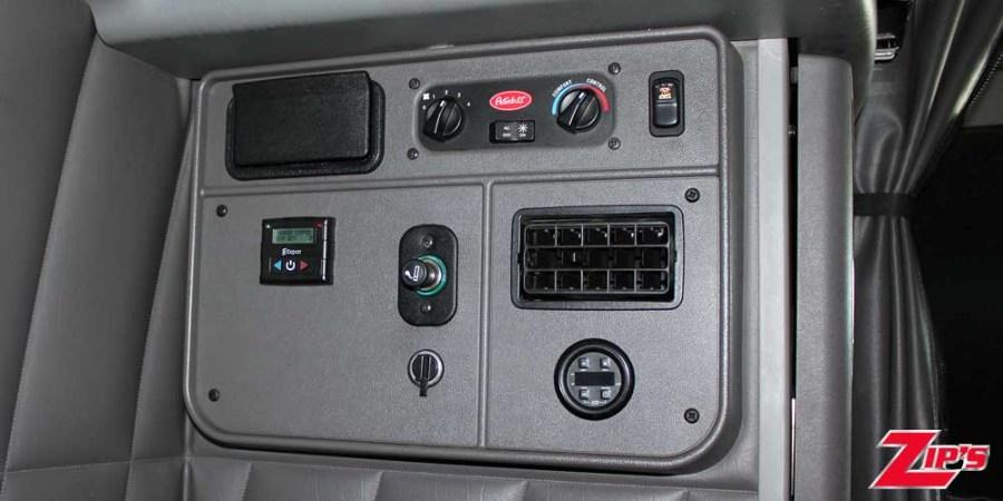 Picture of 2021 Peterbilt 389 Road Tractor w/64" Sleeper, 23214