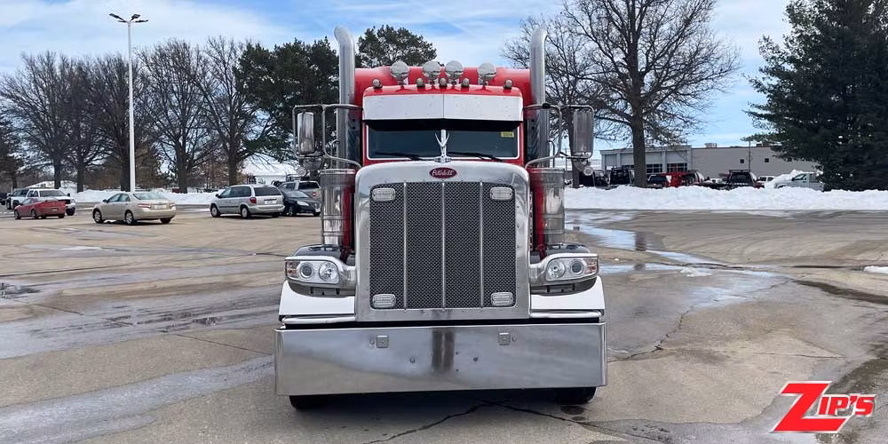 Picture of 2021 Peterbilt 389 Road Tractor w/64" Sleeper, 23214
