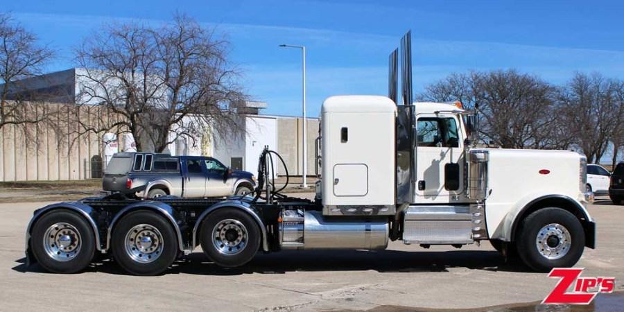 Picture of 2022 Peterbilt 389 Road Tractor with 48" Sleeper, 23210