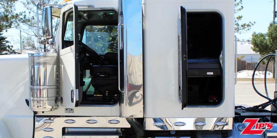 Picture of 2022 Peterbilt 389 Road Tractor with 48" Sleeper, 23210