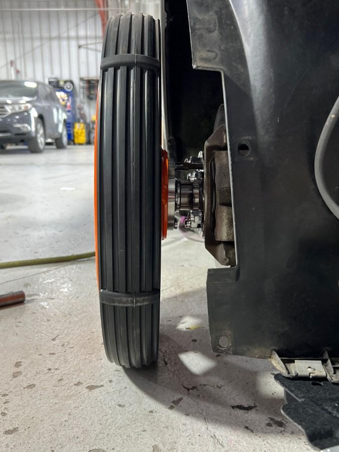 Picture of GUNI Wheel Hub Universal Rotating Hub