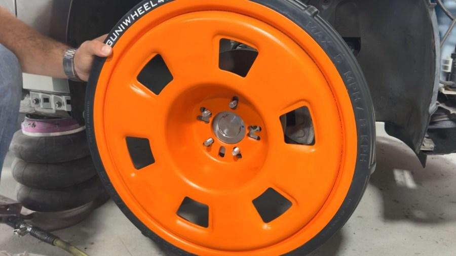 Picture of GUNI Wheel Hub Universal Rotating Hub