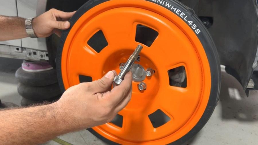 Picture of GUNI Wheel Hub Universal Rotating Hub