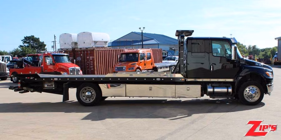 2024 Century 21' 6" Steel SST 12 Series LCG™, International MV-X, 23774 Perspective View