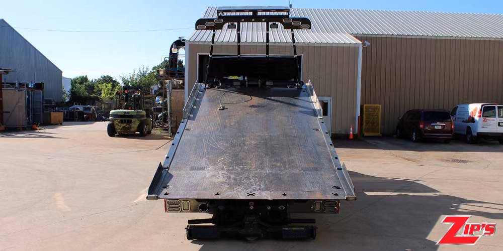 2024 Century 21' 6" Steel SST 12 Series LCG™, International MV-X, 23774 Perspective View