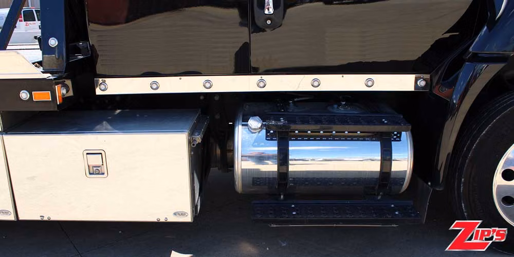 2024 Century 21' 6" Steel SST 12 Series LCG™, International MV-X, 23775 Perspective View