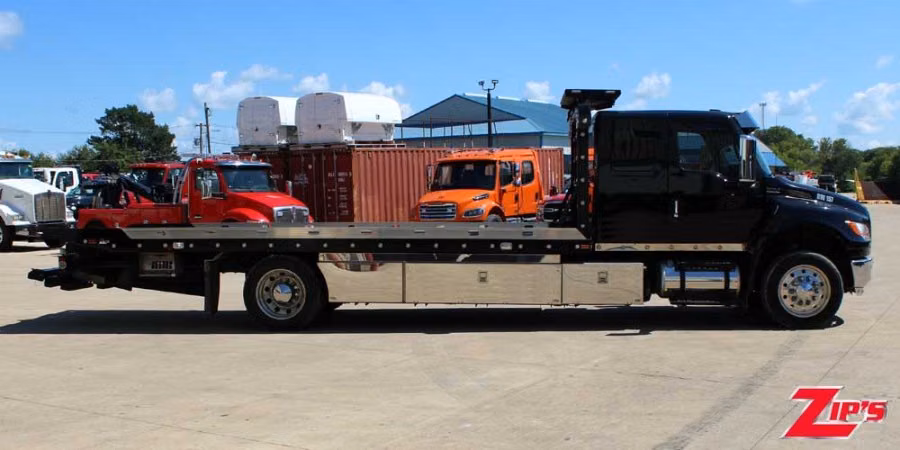 2024 Century 21' 6" Steel SST 12 Series LCG™, International MV-X, 23776 Perspective View