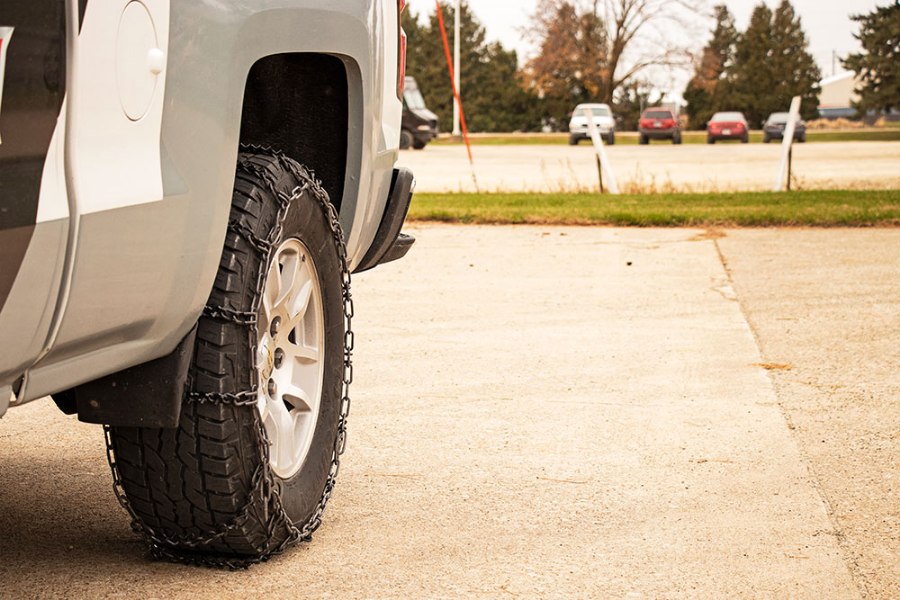 Picture of Peerless Quik Grip V-Bar Chains (QG2816 Single Tire) Light Weight Truck Tire
Chains