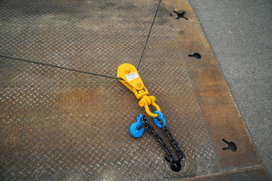 Picture of Zip's Snatch Block with Chain and Grab Hook