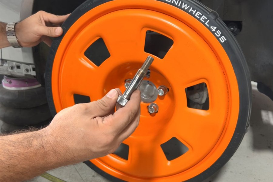 Picture of GUNI Wheel Hub Universal Rotating Hub